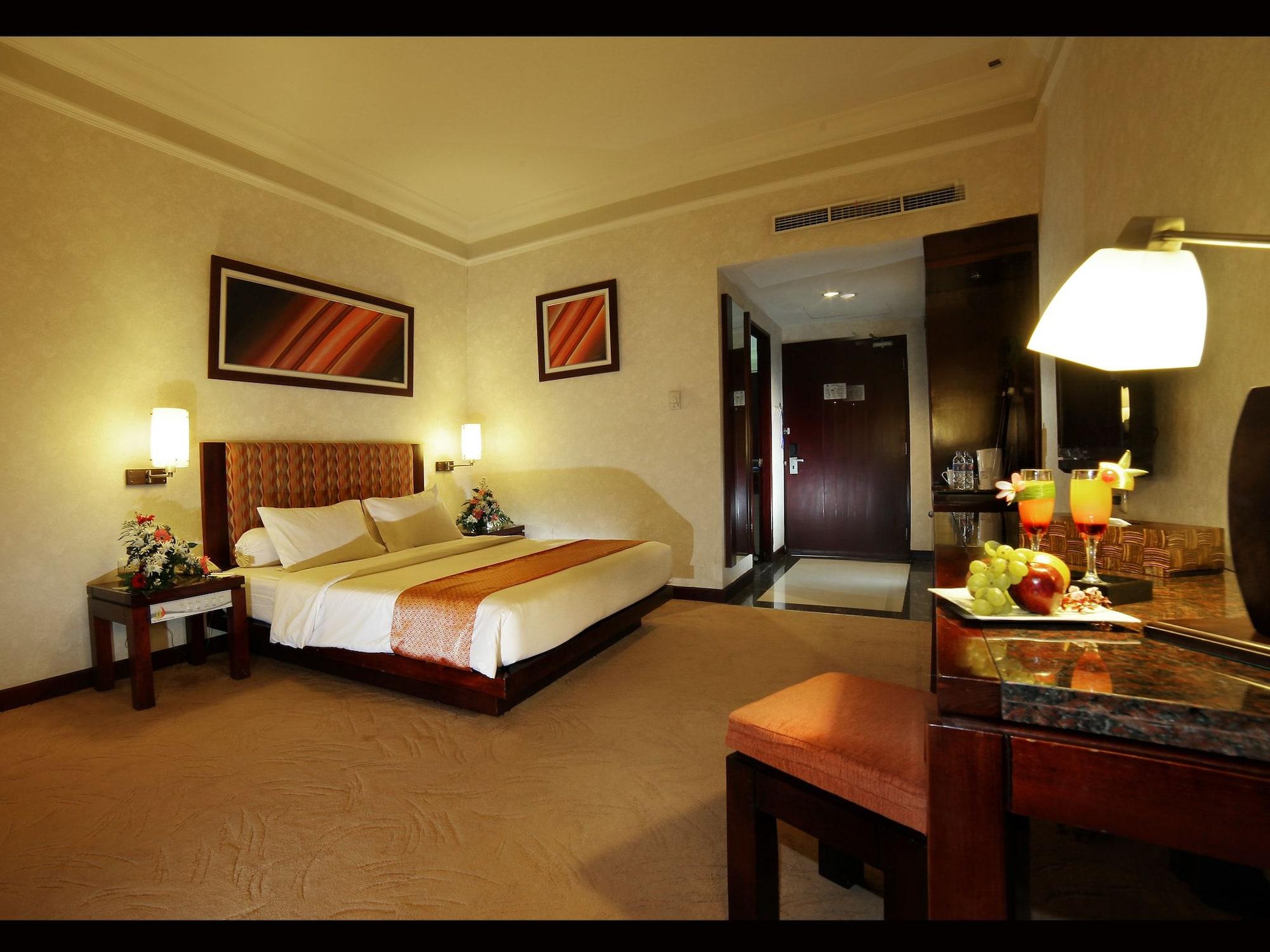 Grand Wahid Hotel Salatiga Exterior photo