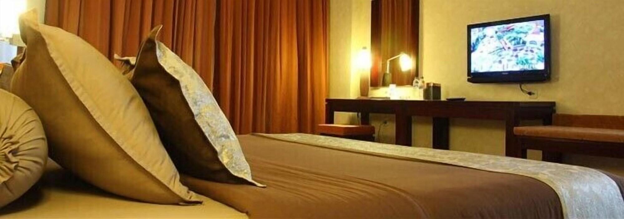 Grand Wahid Hotel Salatiga Exterior photo