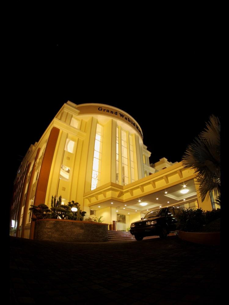 Grand Wahid Hotel Salatiga Exterior photo