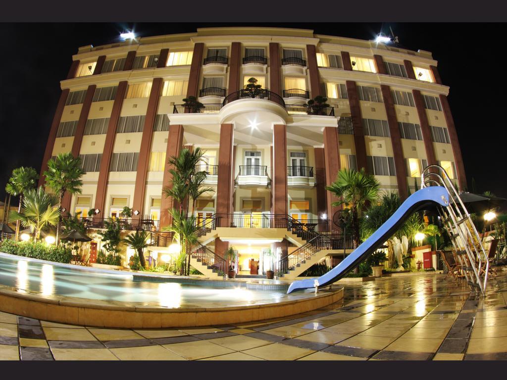 Grand Wahid Hotel Salatiga Exterior photo