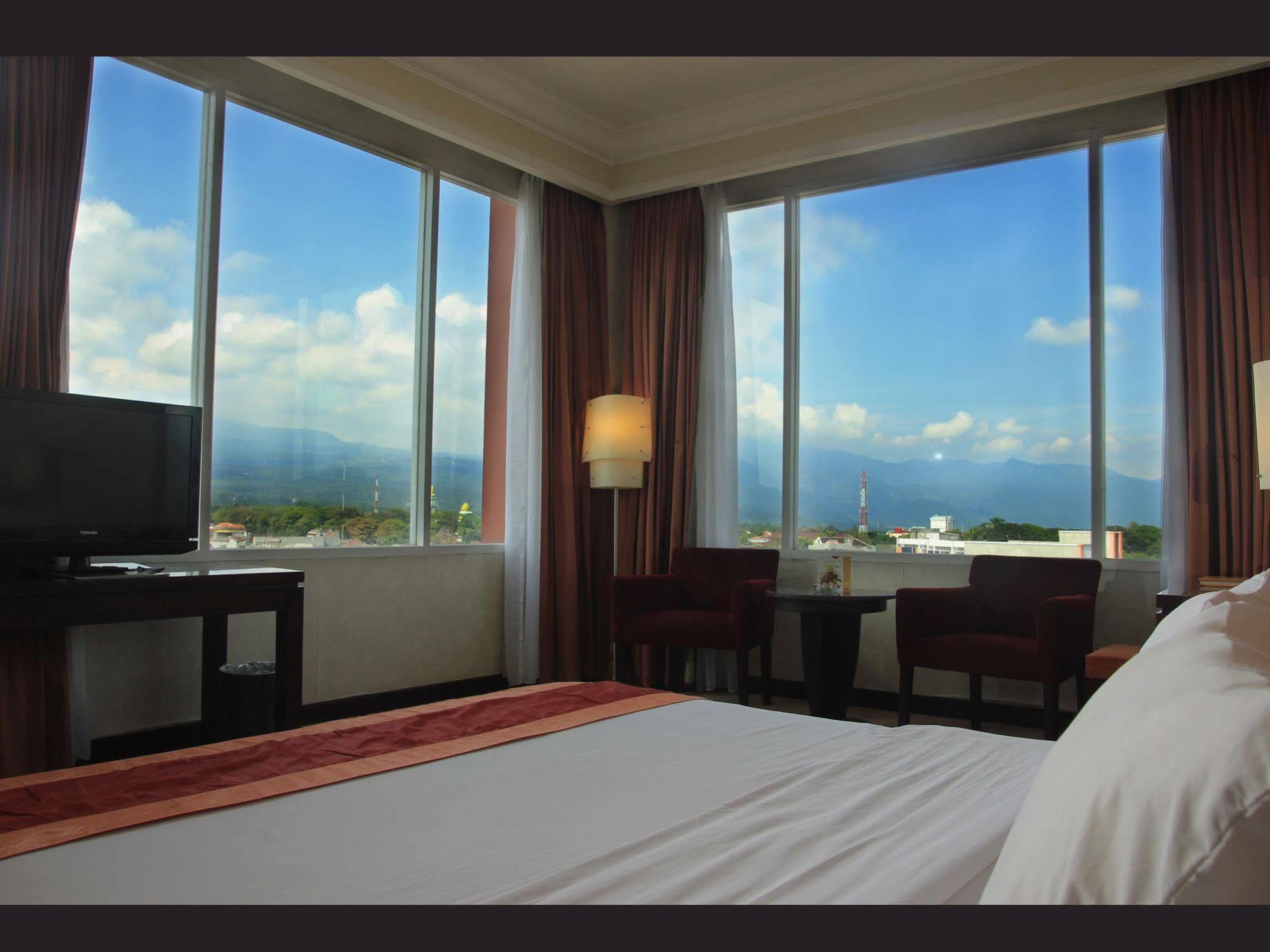 Grand Wahid Hotel Salatiga Exterior photo